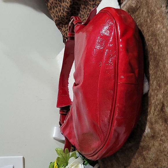 Dooney & Bourke red patent hobo bag - Picture 5 of 12